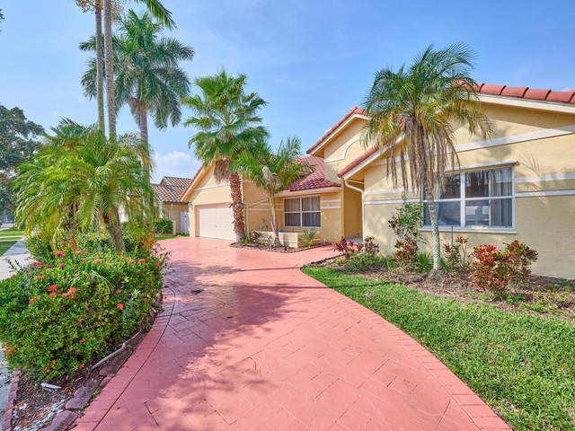 786 Nw 164th Avenue - Photo 1