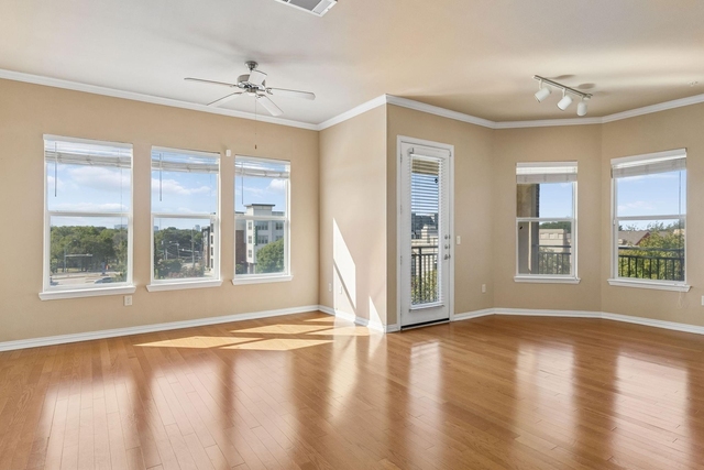 800 E 15th Street - Photo 1
