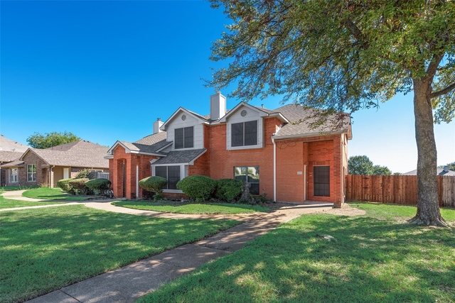914 Wentwood Drive - Photo 1