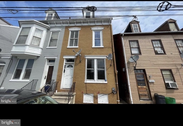 419 W King Street - Photo 1