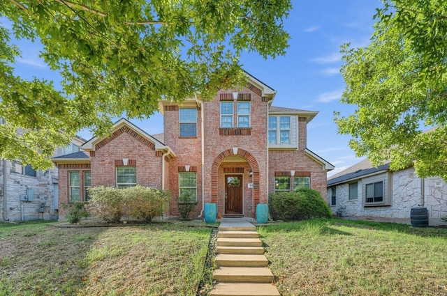 311 Sycamore St - Photo 1
