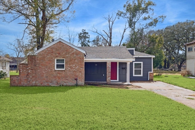 710 E Magnolia Street - Photo 1