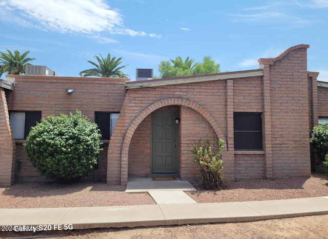 4437 E Hubbell Street - Photo 1