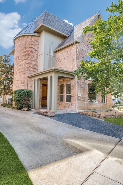 5020 Mission Avenue - Photo 1