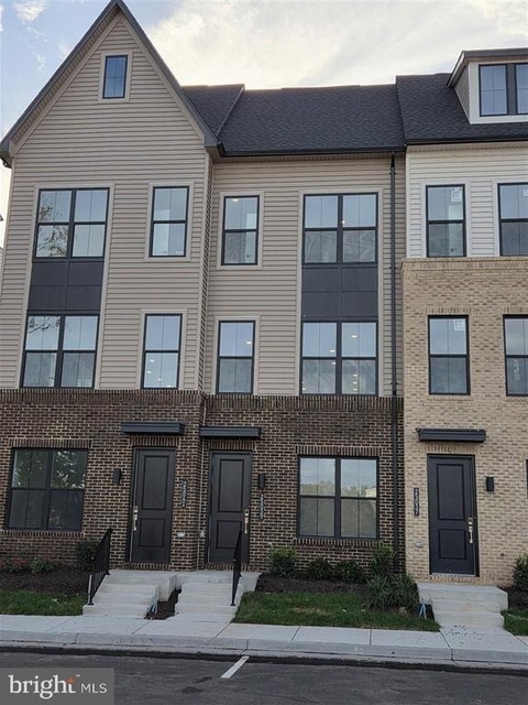 25039 Deselby Square - Photo 1