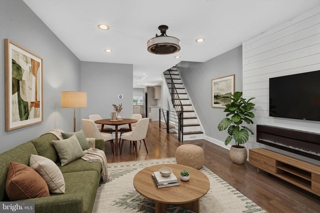 2147 E Hagert Street - Photo 1