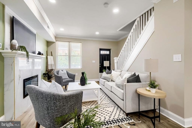 2560 Robb Street - Photo 1