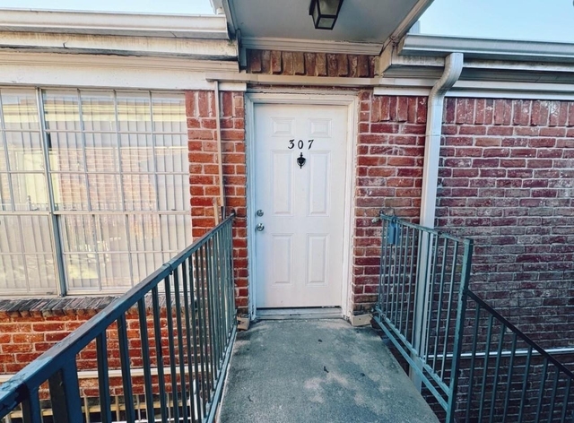 9201 Clarewood Drive - Photo 1