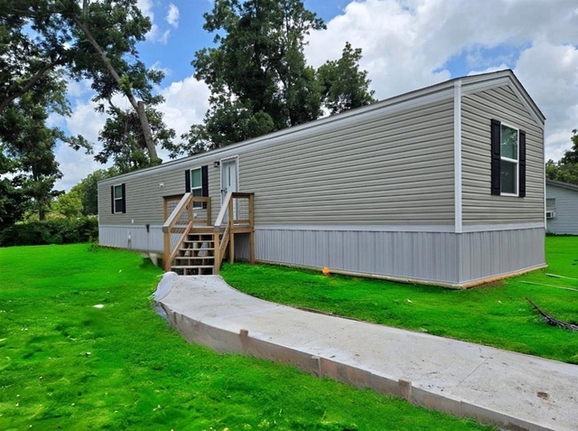 202 W Austin Street - Photo 1
