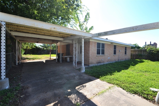 406 Pine Street - Photo 1