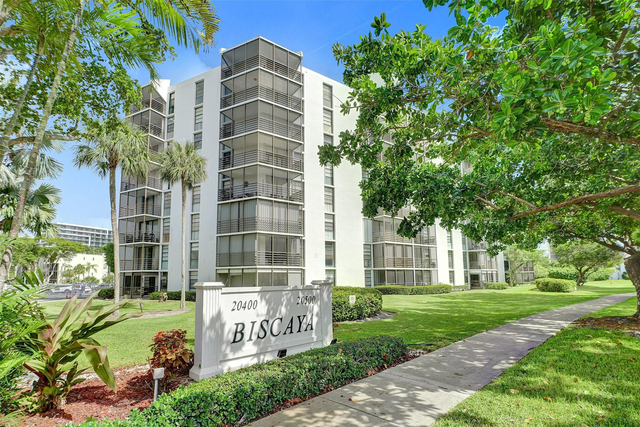 20400 W Country Club Drive - Photo 1