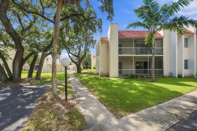 616 Nw 13th Street - Photo 1