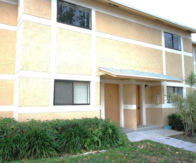 9477 Palm Circle N - Photo 1