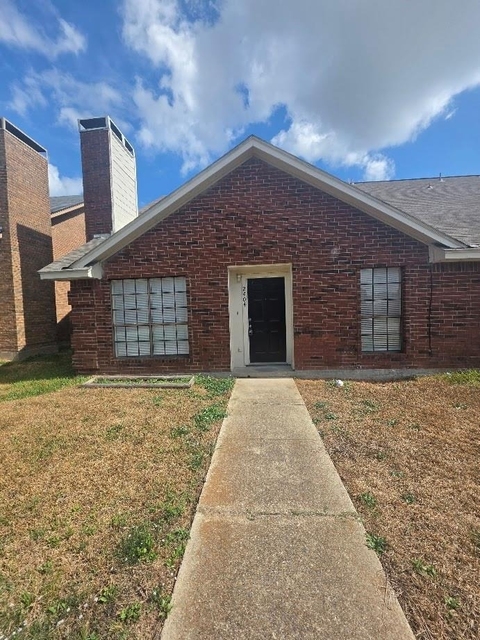 2404 Meadow Lane - Photo 1