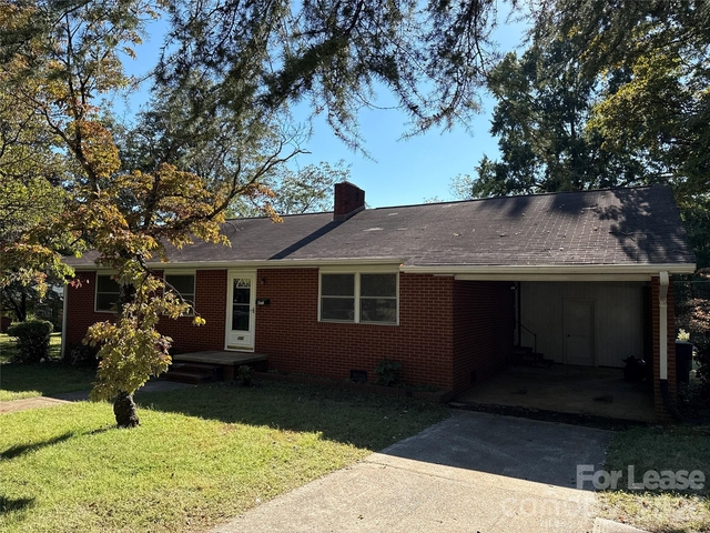 805 E Iredell Avenue - Photo 1
