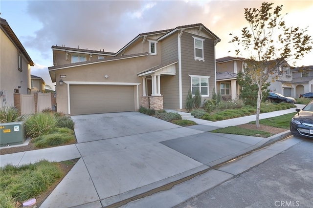 3144 E Yellowstone - Photo 1