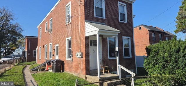 516 E Oak Street - Photo 1