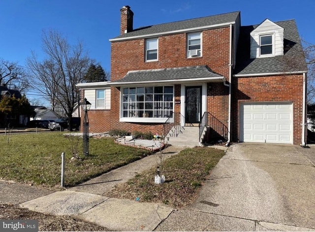 4705 Camden Avenue - Photo 1