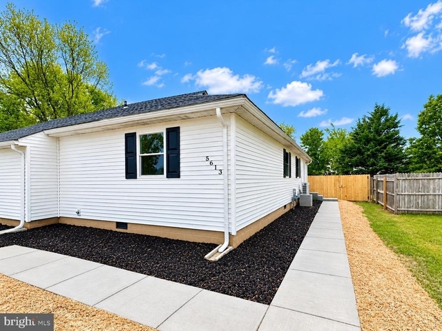 5613 N Dupont Highway - Photo 1