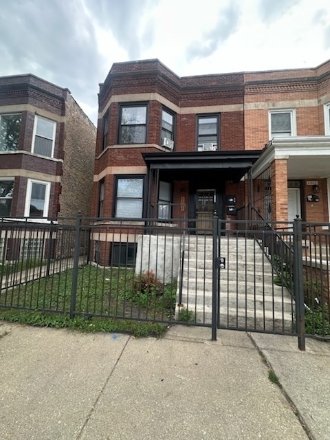 6804 S Champlain Avenue - Photo 1