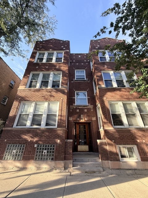 1470 W Winnemac Avenue - Photo 1