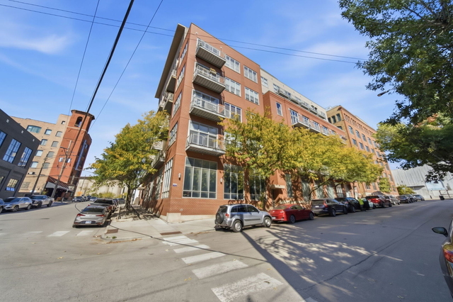 824 W Superior Street - Photo 1