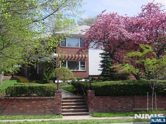 431 Grand - Photo 1