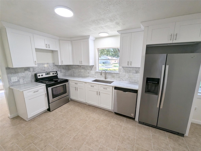809 Glen Hollow Drive - Photo 1