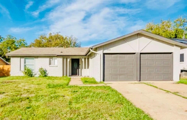 3702 Lindsey Court - Photo 1