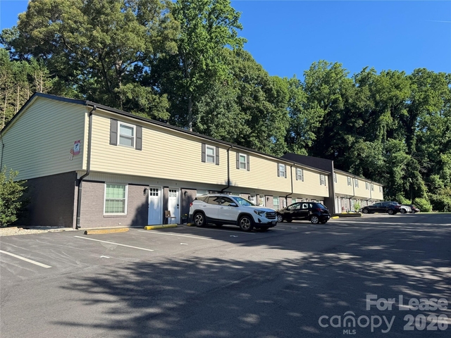 300 Holly Circle - Photo 1