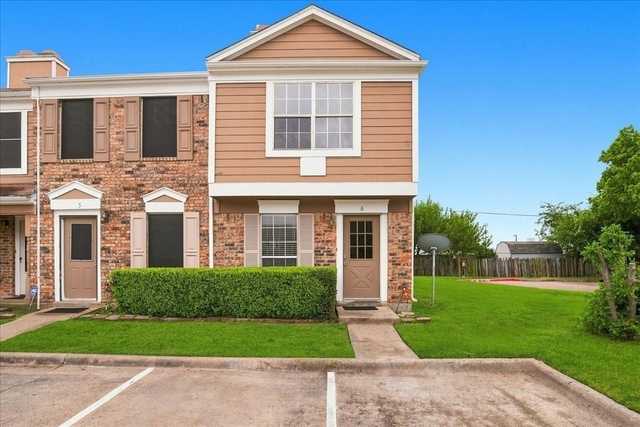 703 Lee Street - Photo 1