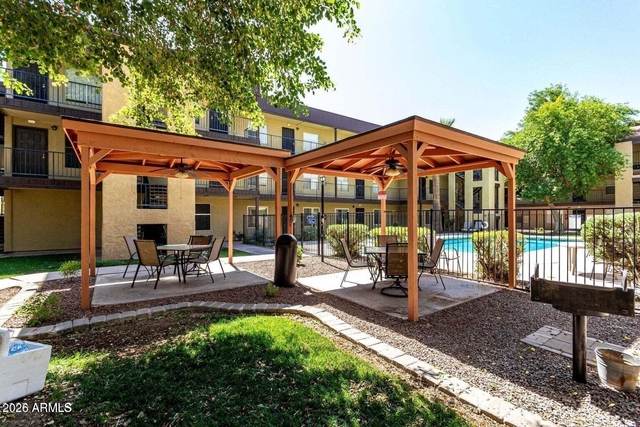 461 W Holmes Avenue - Photo 1