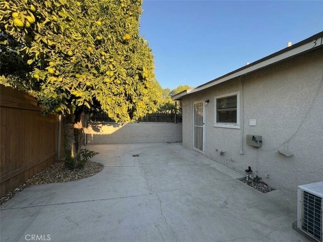 317 E Park Street - Photo 1