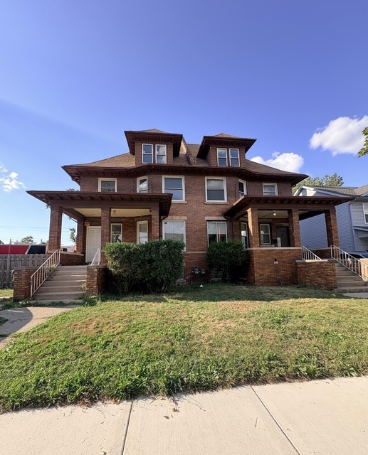 670 Pingree - Photo 1