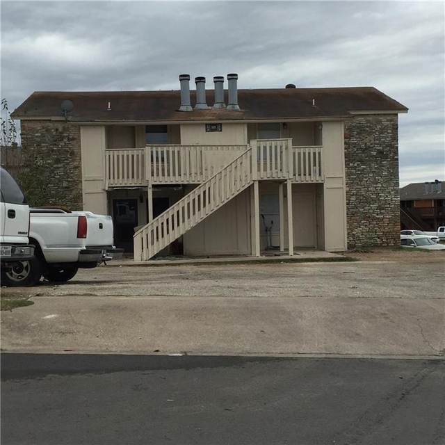 501 Hardin Ct - Photo 1