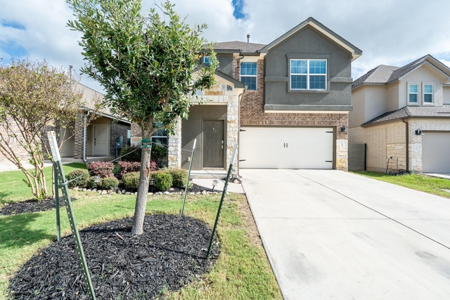 717 Legends Ln - Photo 1