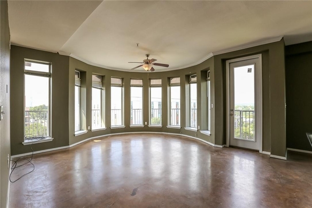 910 W 25th St - Photo 1