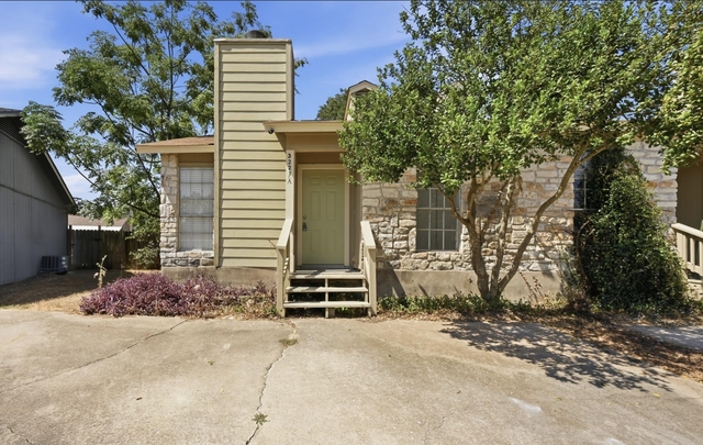 3221 Darnell Dr - Photo 1