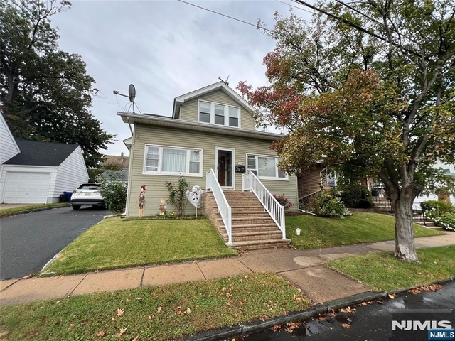 225-233 Argyle - Photo 1
