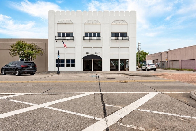 400 W Texas Ave - Photo 1