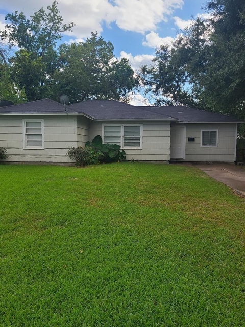 5018 Willow Glen Drive - Photo 1