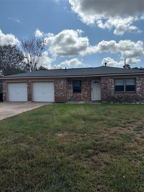 608 Circle Way - Photo 1