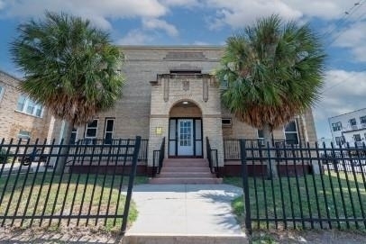 725 Broadway Avenue - Photo 1
