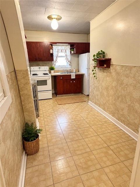 520 W Smithfield - Photo 1
