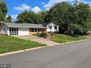 902 W Poplar Road - Photo 1