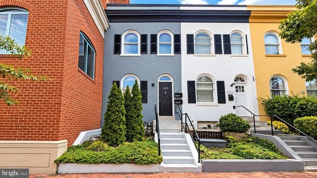 1525 King Street - Photo 1