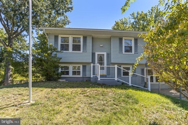 1015 Floyd Avenue - Photo 1