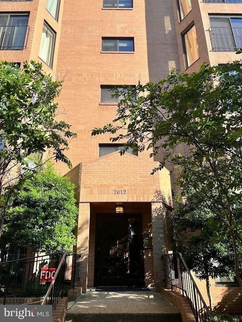 2012 Wyoming Avenue Nw - Photo 1