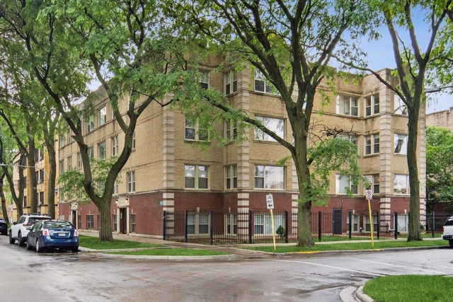 3923 W Ainslie Street - Photo 1