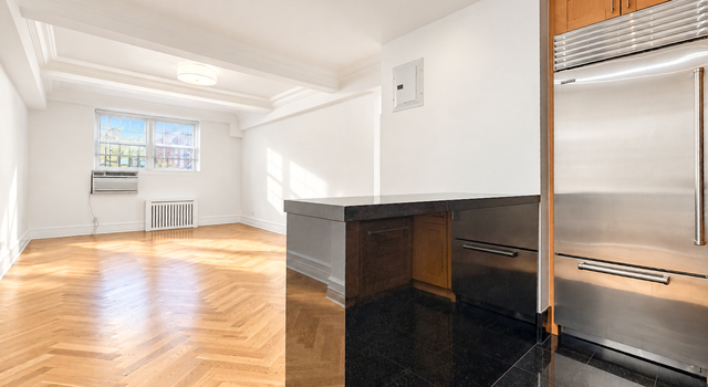 151 West 16th Street - Photo 1